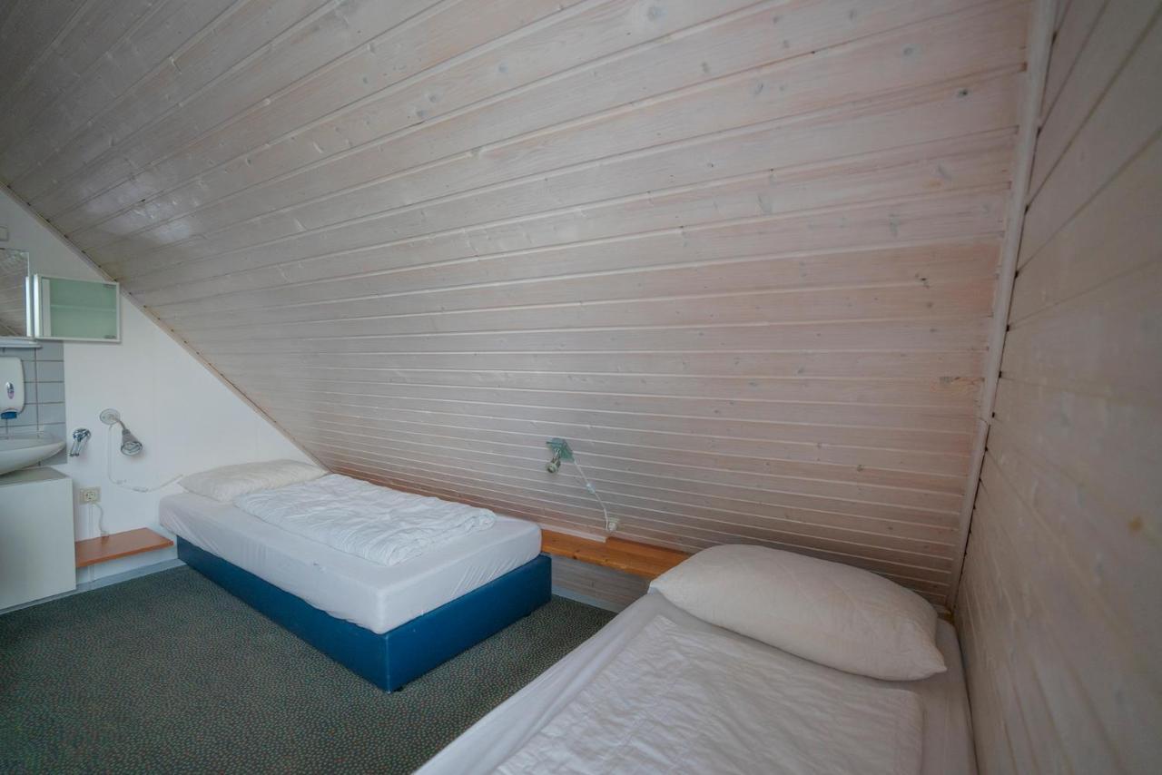 Ferienhaus "Gestiefelter Kater" Am See Im Bergland Кирххайм Екстериор снимка