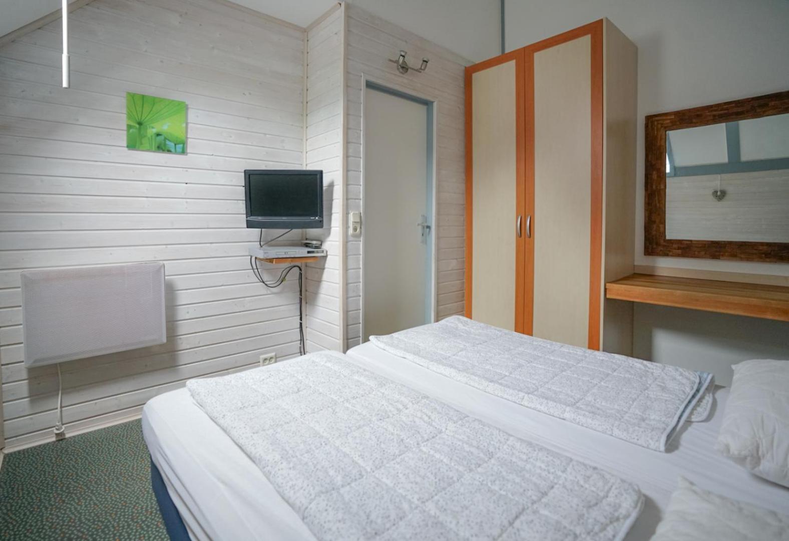 Ferienhaus "Gestiefelter Kater" Am See Im Bergland Кирххайм Екстериор снимка