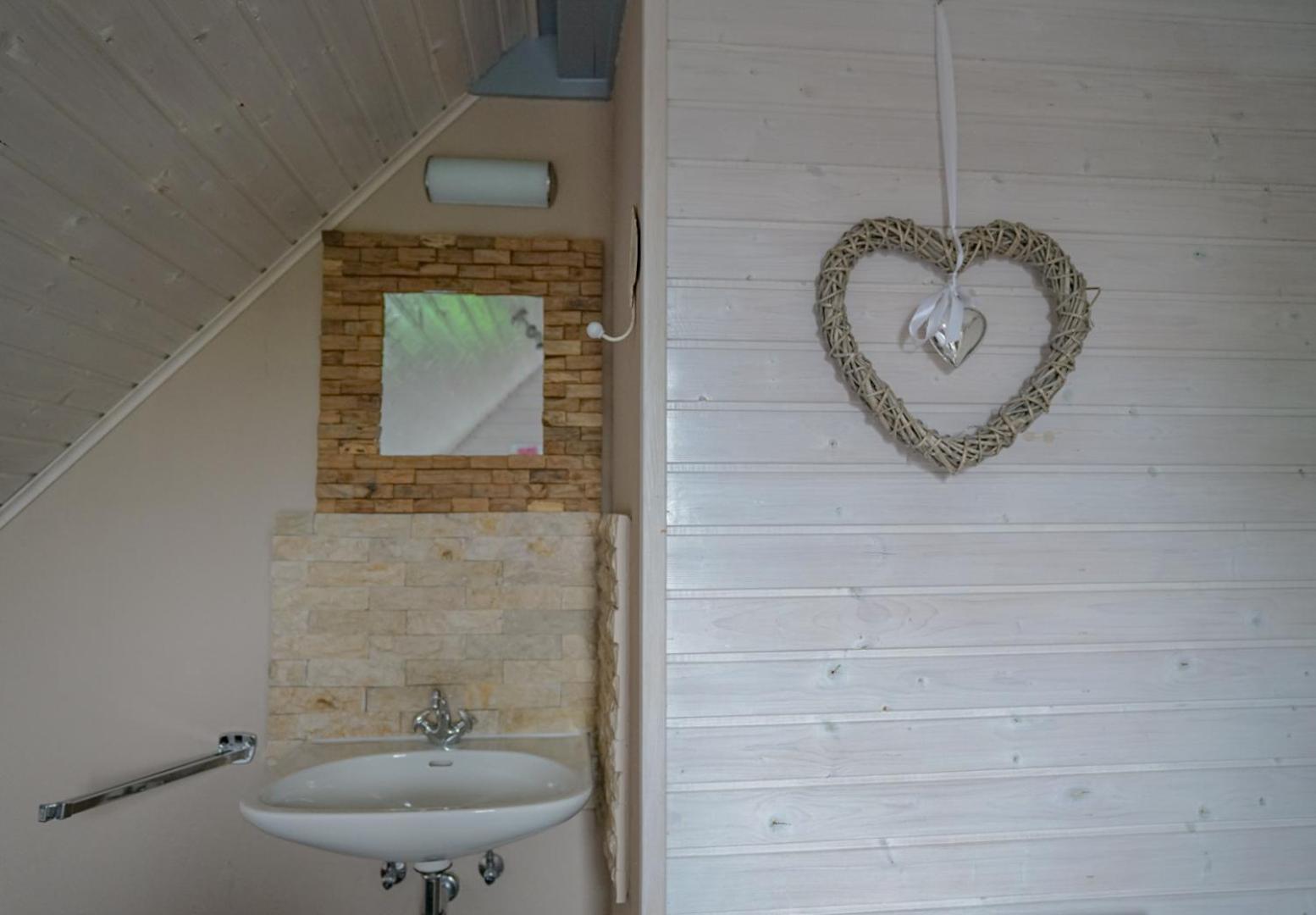 Ferienhaus "Gestiefelter Kater" Am See Im Bergland Кирххайм Екстериор снимка